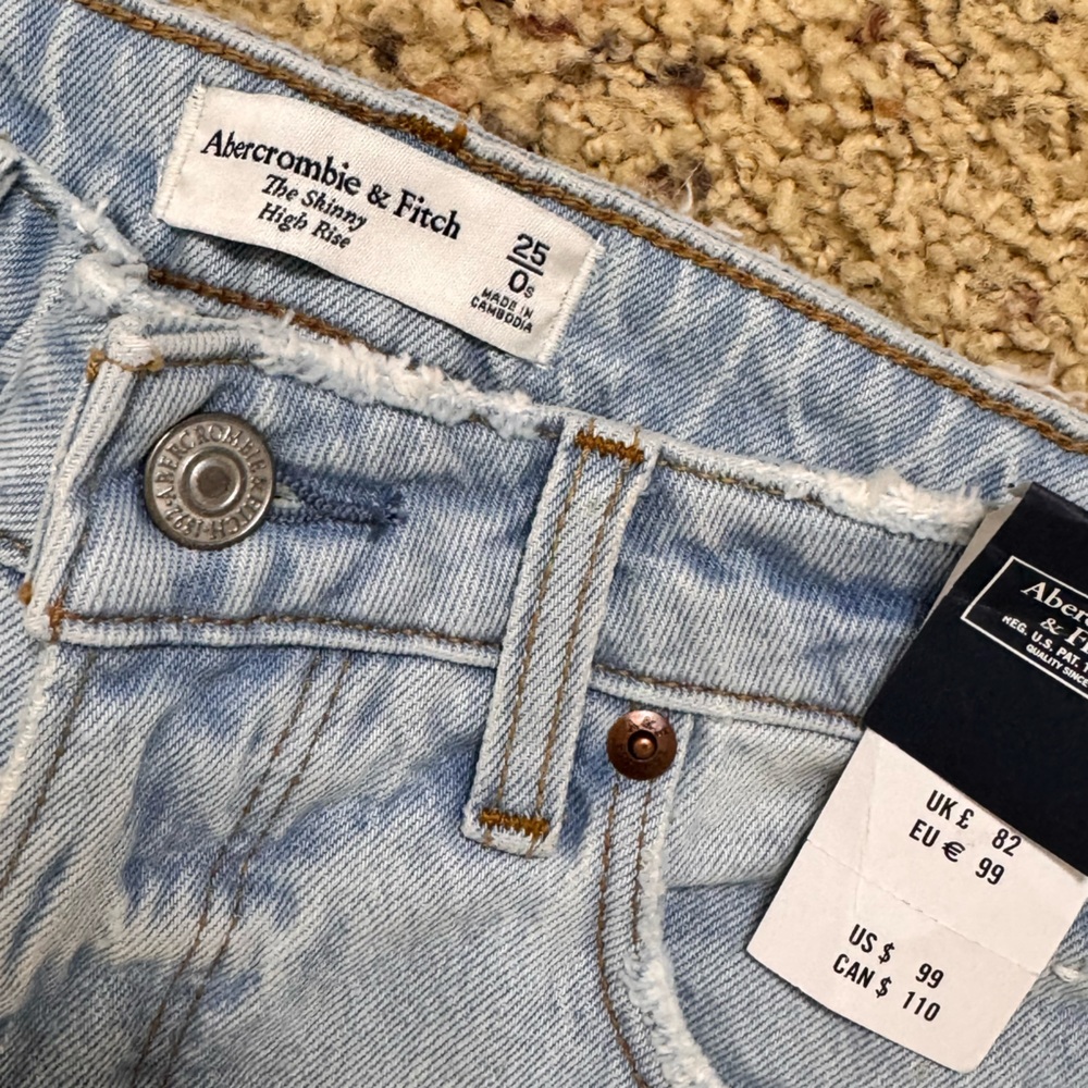 Abercrombie & Fitch Light Blue Ripped Skinny Jeans - Picture 3 of 3